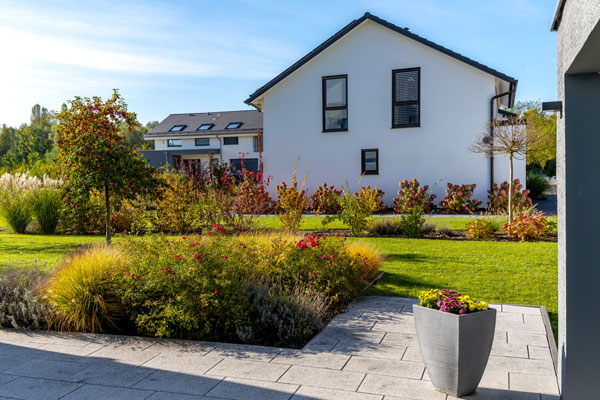 Modernes Einfamilienhaus als Symbol für die Immobiliensuche im Oberbergischen